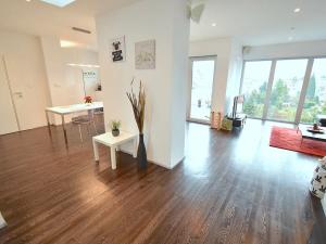 Pronájem bytu 6+kk a větší, Brno, Venhudova, 200 m2