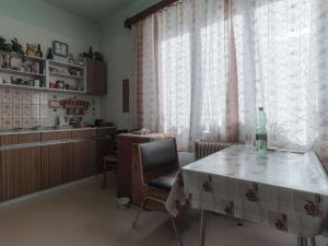 Prodej rodinného domu, Pchery - Humny, Husova, 180 m2