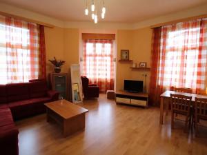 Pronájem bytu 2+1, Karlovy Vary, Zeyerova, 60 m2