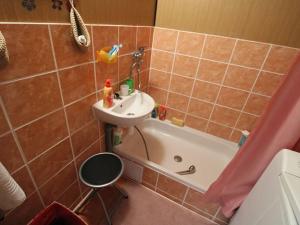 Prodej bytu 2+1, Karlovy Vary, Krymská, 54 m2