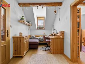 Prodej bytu 3+1, Karlovy Vary, Bulharská, 72 m2