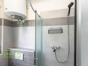 Prodej podílu 1/2 rodinného domu, Praha - Malešice, Káranská, 225 m2