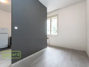 Prodej podílu 1/2 rodinného domu, Praha - Malešice, Káranská, 225 m2