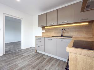 Prodej bytu 3+1, Chomutov, Školní pěšina, 62 m2