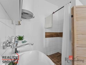 Prodej atypického bytu, Dvůr Králové nad Labem, Klazarova, 390 m2