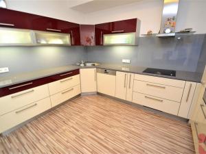 Pronájem bytu 5+kk, Praha - Petrovice, Edisonova, 154 m2