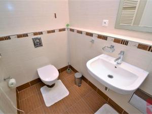Pronájem bytu 5+kk, Praha - Petrovice, Edisonova, 154 m2