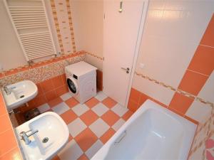 Pronájem bytu 5+kk, Praha - Petrovice, Edisonova, 154 m2