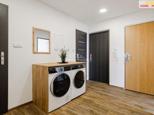 Prodej bytu 3+1, Karlovy Vary - Stará Role, Okružní, 65 m2