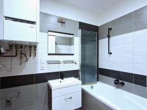 Pronájem bytu 3+kk, Neveklov, náměstí Jana Heřmana, 68 m2