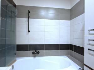 Pronájem bytu 3+kk, Neveklov, náměstí Jana Heřmana, 68 m2