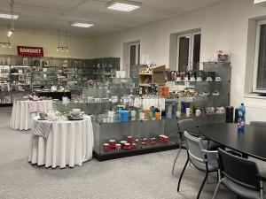 Pronájem obchodního prostoru, Jirny, Tovární, 456 m2