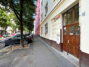 Prodej bytu 3+1, Praha, Biskupcova, 83 m2
