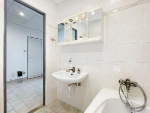 Prodej bytu 3+1, Praha, K lukám, 68 m2