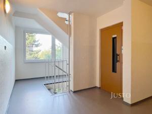 Prodej bytu 3+1, Praha, K lukám, 68 m2