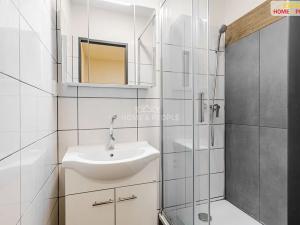 Prodej bytu 3+1, Karlovy Vary, Okružní, 65 m2