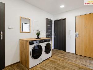 Prodej bytu 3+1, Karlovy Vary, Okružní, 65 m2