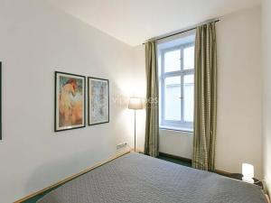 Pronájem bytu 2+kk, Praha - Nové Město, Odborů, 55 m2