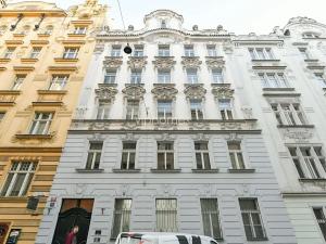 Pronájem bytu 2+kk, Praha - Nové Město, Odborů, 55 m2
