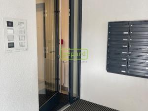 Pronájem bytu 2+kk, Praha, Pakoměřická, 40 m2