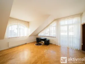 Prodej komerčního pozemku, Praha - Šeberov, K Hrnčířům, 2233 m2