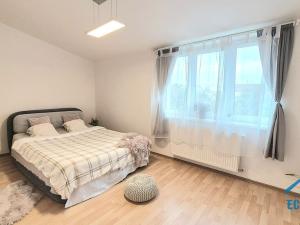 Pronájem rodinného domu, Praha - Letňany, Velešínská, 109 m2