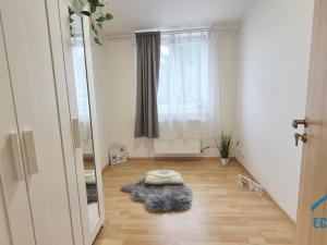 Pronájem rodinného domu, Praha - Letňany, Velešínská, 109 m2