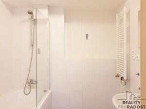 Pronájem bytu 2+kk, Praha, Schwarzenberská, 74 m2