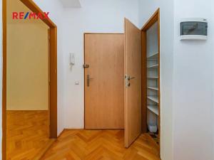 Pronájem bytu 2+1, Praha - Střešovice, Na Petynce, 63 m2
