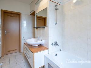 Pronájem bytu 1+kk, Praha - Horní Měcholupy, Padovská, 40 m2