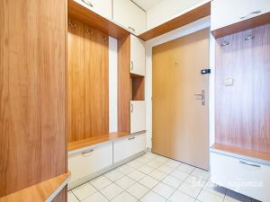 Pronájem bytu 1+kk, Praha - Horní Měcholupy, Padovská, 40 m2