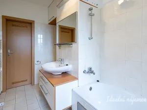 Pronájem bytu 1+kk, Praha - Horní Měcholupy, Padovská, 40 m2