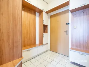 Pronájem bytu 1+kk, Praha - Horní Měcholupy, Padovská, 40 m2