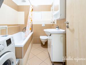 Pronájem bytu 2+kk, Praha - Kyje, Sicherova, 47 m2