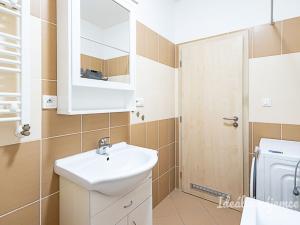 Pronájem bytu 2+kk, Praha - Kyje, Sicherova, 47 m2
