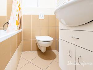 Pronájem bytu 2+kk, Praha - Kyje, Sicherova, 47 m2