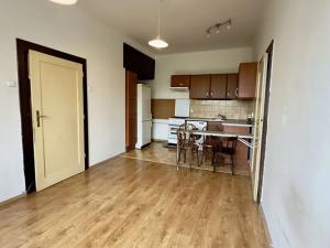 Prodej bytu 2+kk, Praha - Žižkov, Spojovací, 44 m2