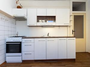 Prodej bytu 3+1, Praha - Kamýk, Dobevská, 75 m2
