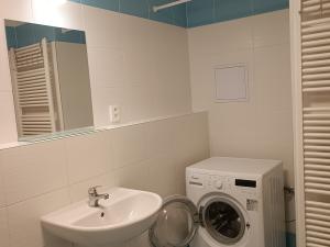 Pronájem bytu 2+kk, Praha - Hostivař, Rychtáře Petříka, 38 m2