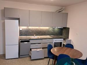 Pronájem bytu 2+kk, Praha - Uhříněves, Nové náměstí, 60 m2