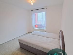 Pronájem bytu 2+kk, Praha - Uhříněves, Nové náměstí, 60 m2