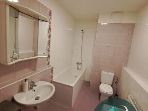 Pronájem bytu 2+kk, Praha - Uhříněves, Nové náměstí, 60 m2