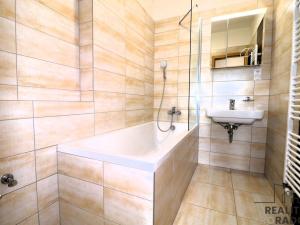 Pronájem bytu 3+kk, Brno - Žebětín, Novodvorská, 79 m2