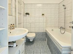 Pronájem bytu 1+kk, Praha, Věštínská, 36 m2