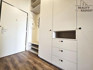 Pronájem bytu 1+kk, Brno, Komárovská, 40 m2