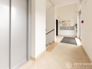 Prodej bytu 1+kk, Praha - Letňany, Hlučkova, 32 m2