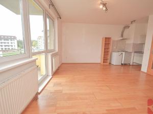 Pronájem bytu 1+kk, Praha - Kunratice, Velké Kunratické, 35 m2