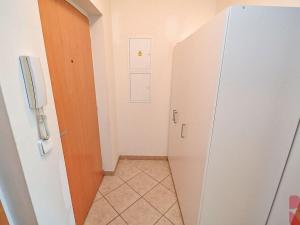 Pronájem bytu 1+kk, Praha - Kunratice, Velké Kunratické, 35 m2