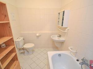 Pronájem bytu 1+kk, Praha - Kunratice, Velké Kunratické, 35 m2