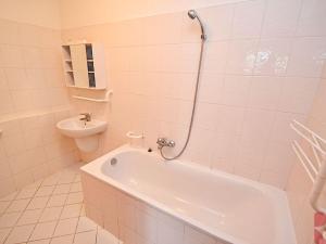 Pronájem bytu 1+kk, Praha - Kunratice, Velké Kunratické, 35 m2